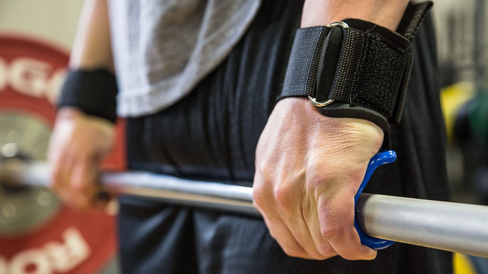 Weightlifting outlet hook straps